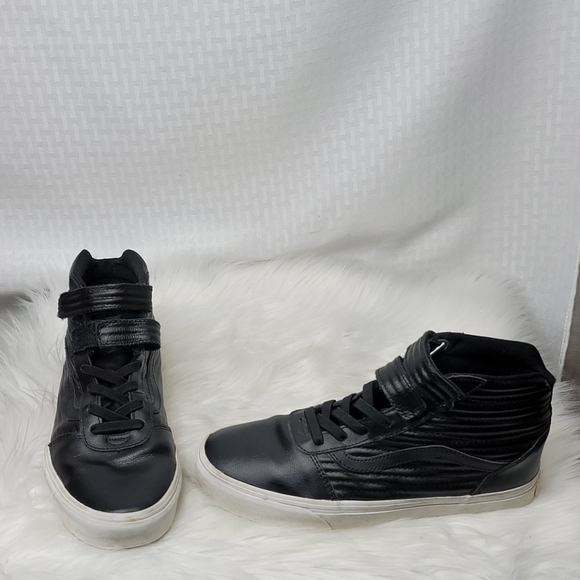 ladies all black vans